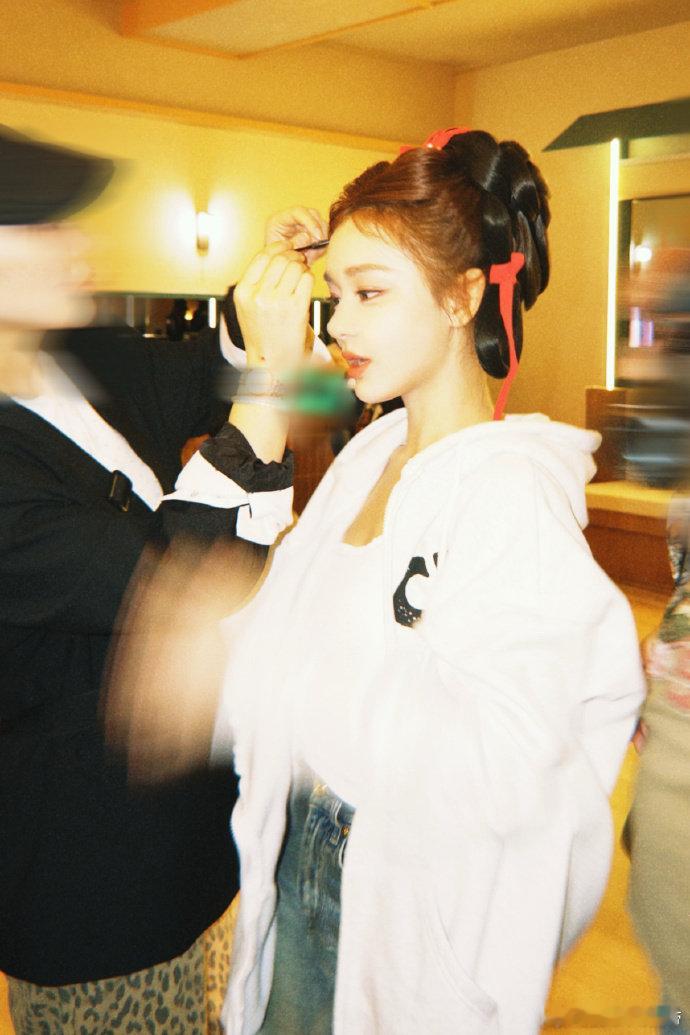 黄霄雲的古风造型简直美出新高度！《声生不息》古装扮相温婉大气，举手投足间都是古代