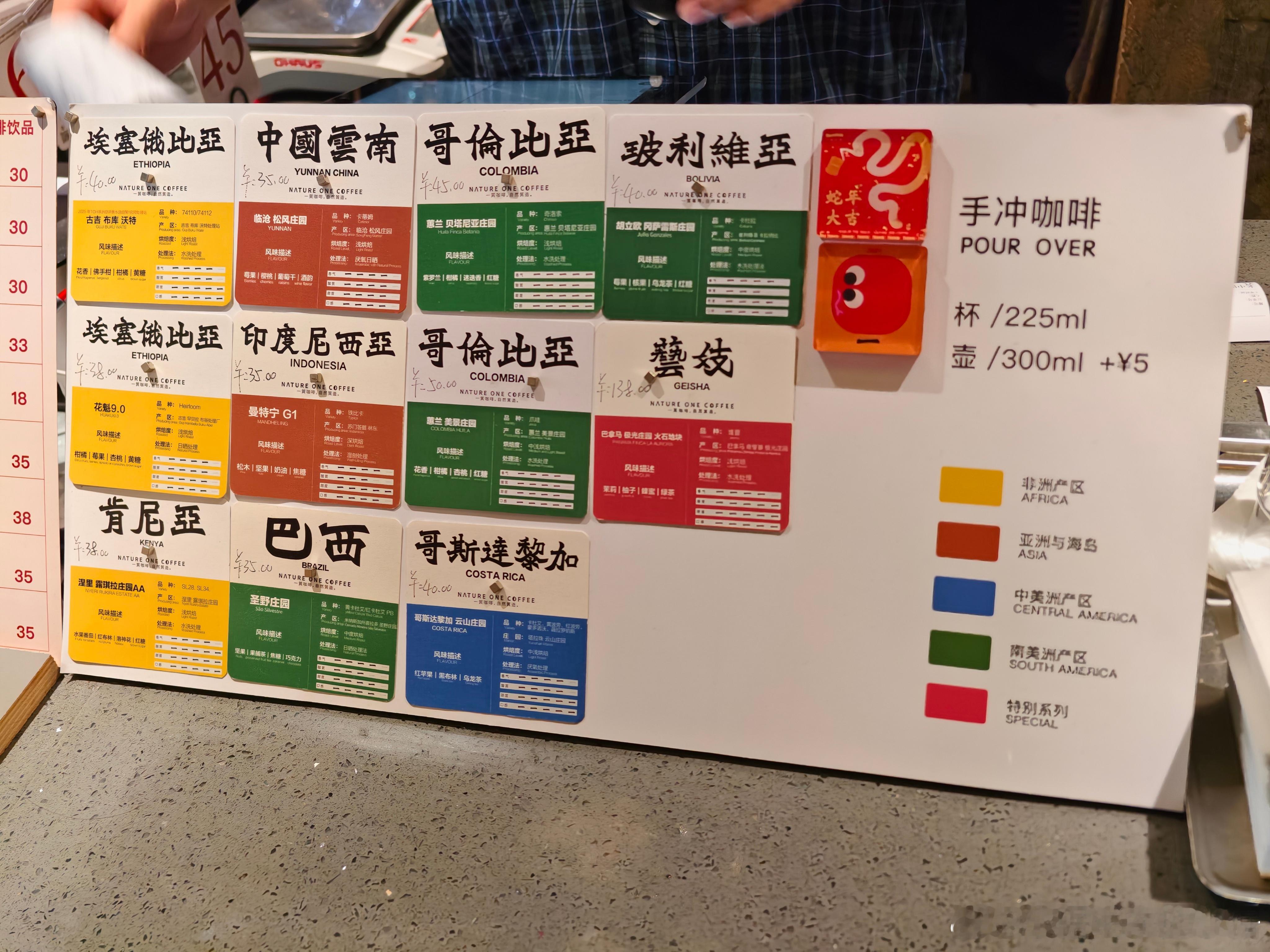 周末饮啡。佛山这家网红店，不便宜，人多，好在是懂咖啡的，本地人周末聚集地之一。我