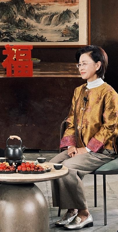 以往过年前那段时间都是我最忙的时候。
除了电视台要储备春节期间的节目，我自己还要