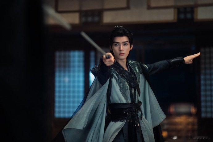 苏暮雨敢吃我不敢看解药是蜘蛛？这剧情离谱又敢拍，嘴上嫌恶心吃起来倒没犹豫[goo