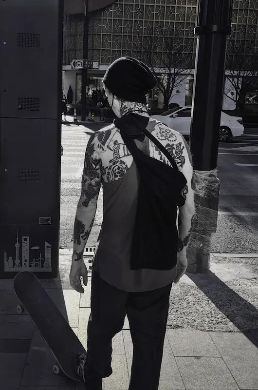 女孩子纹身对相亲有没有影响，这事儿还真不好说。之前有个相亲事件，女孩颜值超高，男