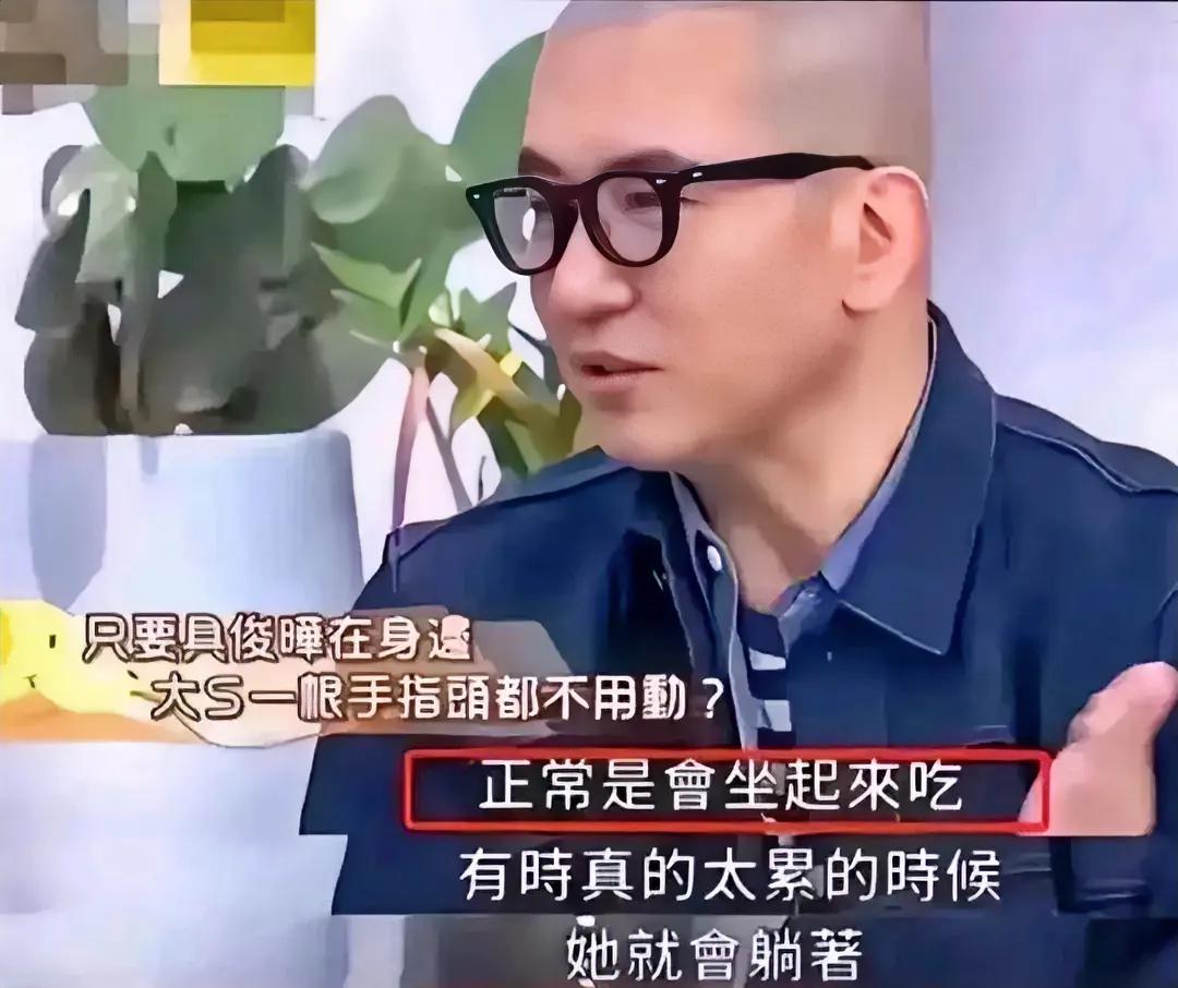 不得不说，他似乎掌握了如何利用流量维持自己的热度，先是长时间在韩国不回湾湾、然后