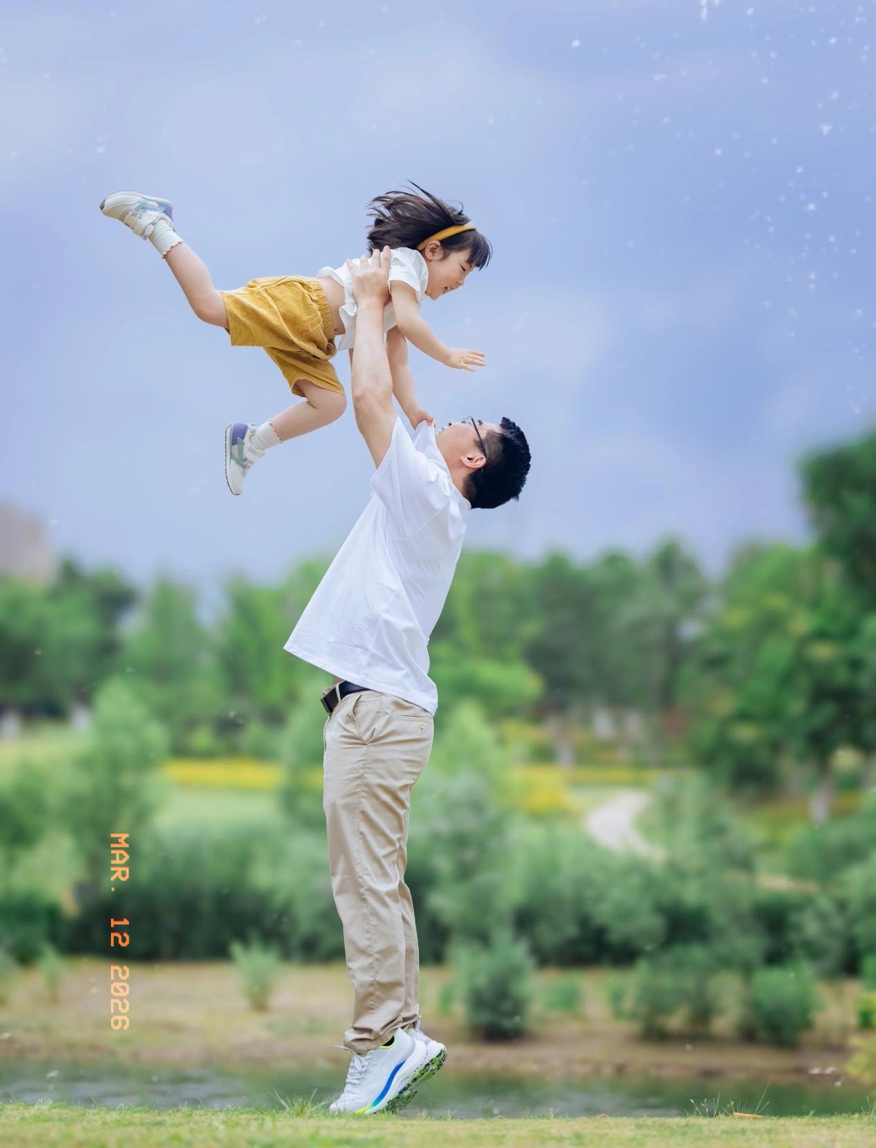 离婚之后，我和前夫又发生了关系。
他偶尔会过来看看孩子，昨天晚上他来看孩子，喝了