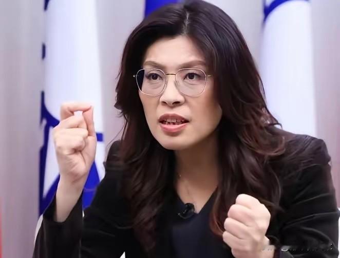 郑丽文终于藏不住了！针对两岸问题，6月8日，郑丽文再次表态妄称“透过武力和强迫的