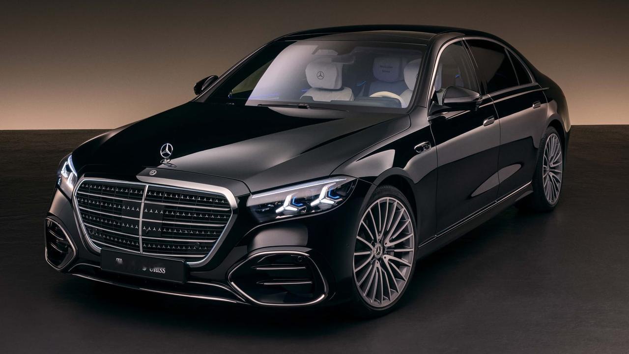 谁懂啊，光看图片就知道全新奔驰 S 级这台车气场真的太足了。整车修长舒展，车身线