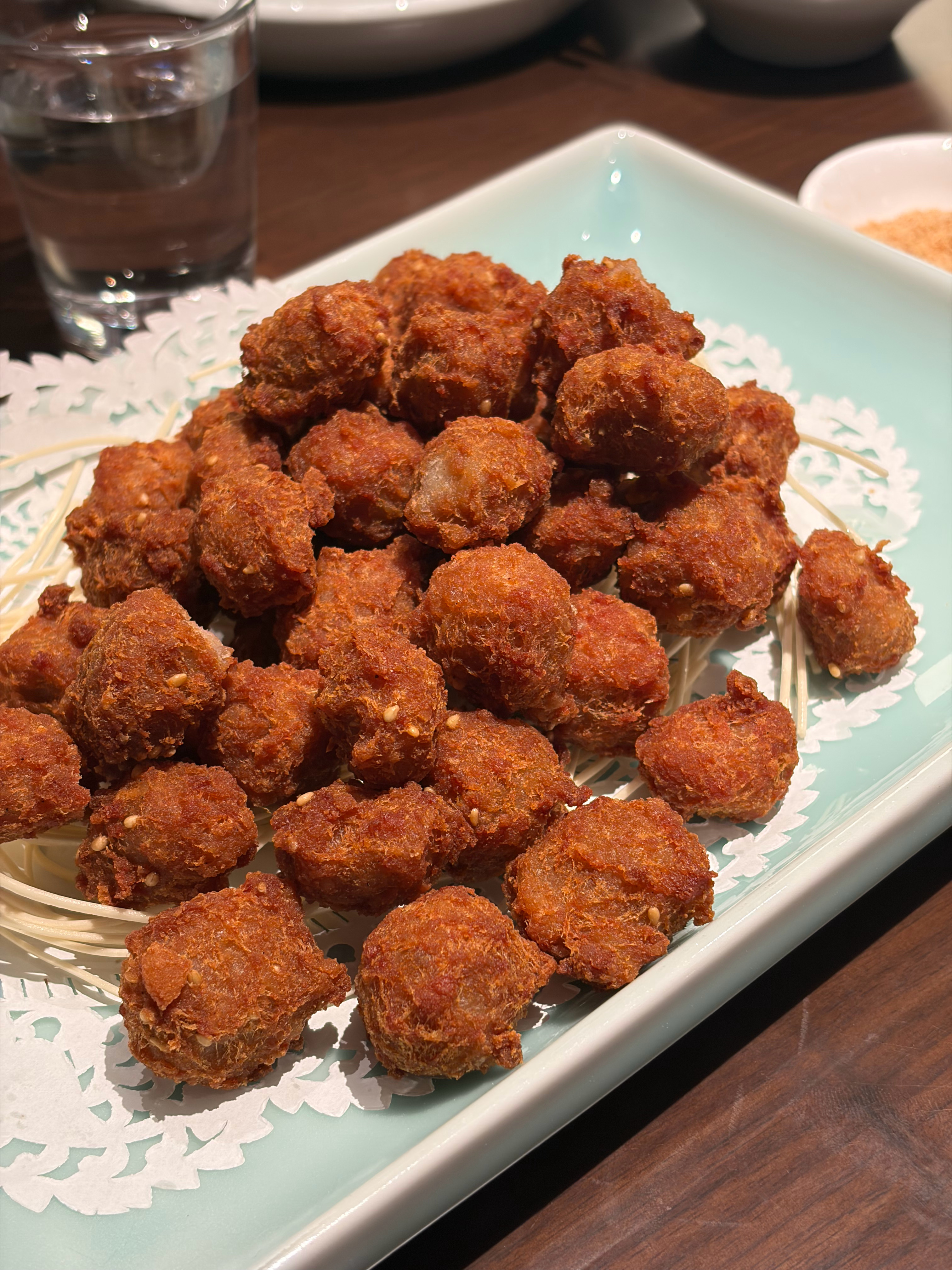 老板，我点的牛肉减肥餐，你怎么做成丸子还给油炸了啊[泪] ​​​