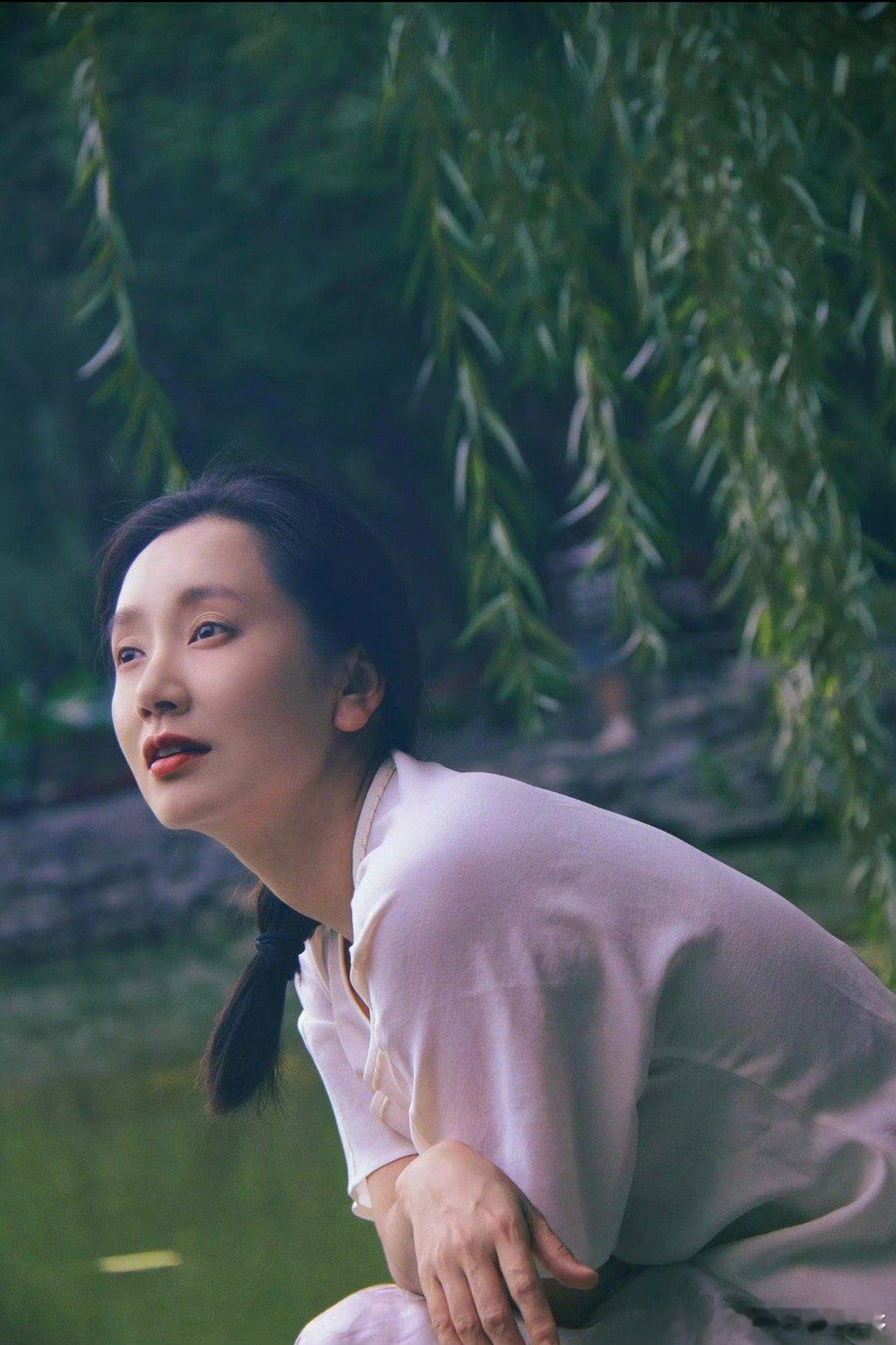 董晴蒙古袍变装 董晴鄂尔多斯篇蒙古袍造型美到心颤！回眸一笑惊艳十足，还和马帝亚、