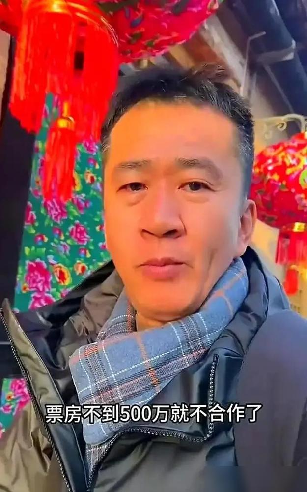 刷到个爆料说《一路福星》票房没过500万，投资方饭局当场把主演嘉明踢出续集。
​