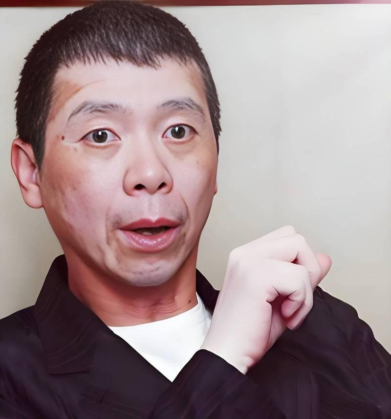 冯小刚是一个怎样的人？
   冯小刚是一个复杂且充满矛盾
的电影人。他既是中国商