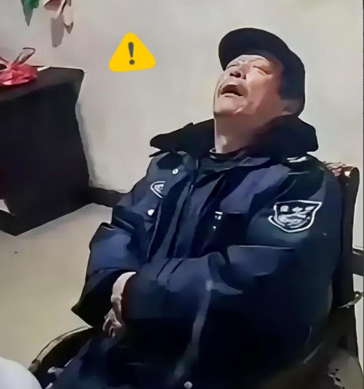 2022年，广东清远，60岁大爷做保安三年，一天能工作18个小时，月工资只有21