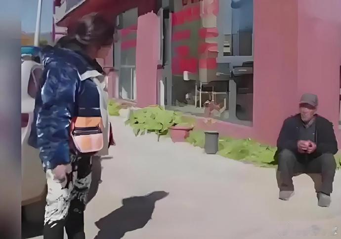 74岁的刘晓庆在录制《一路繁花》时，向村口老人问路后称对方为“大爷”，引发网友热
