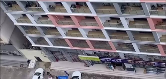 昨日，东南亚某国的西港发生两起中国人坠楼身亡事件。
据多家当地媒报道，10月13
