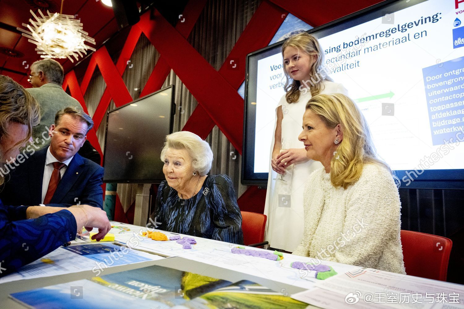 新闻 2026.3.11 荷兰碧翠丝公主、梅贝尔王妃及其母亲弗洛伦斯，女儿扎里亚