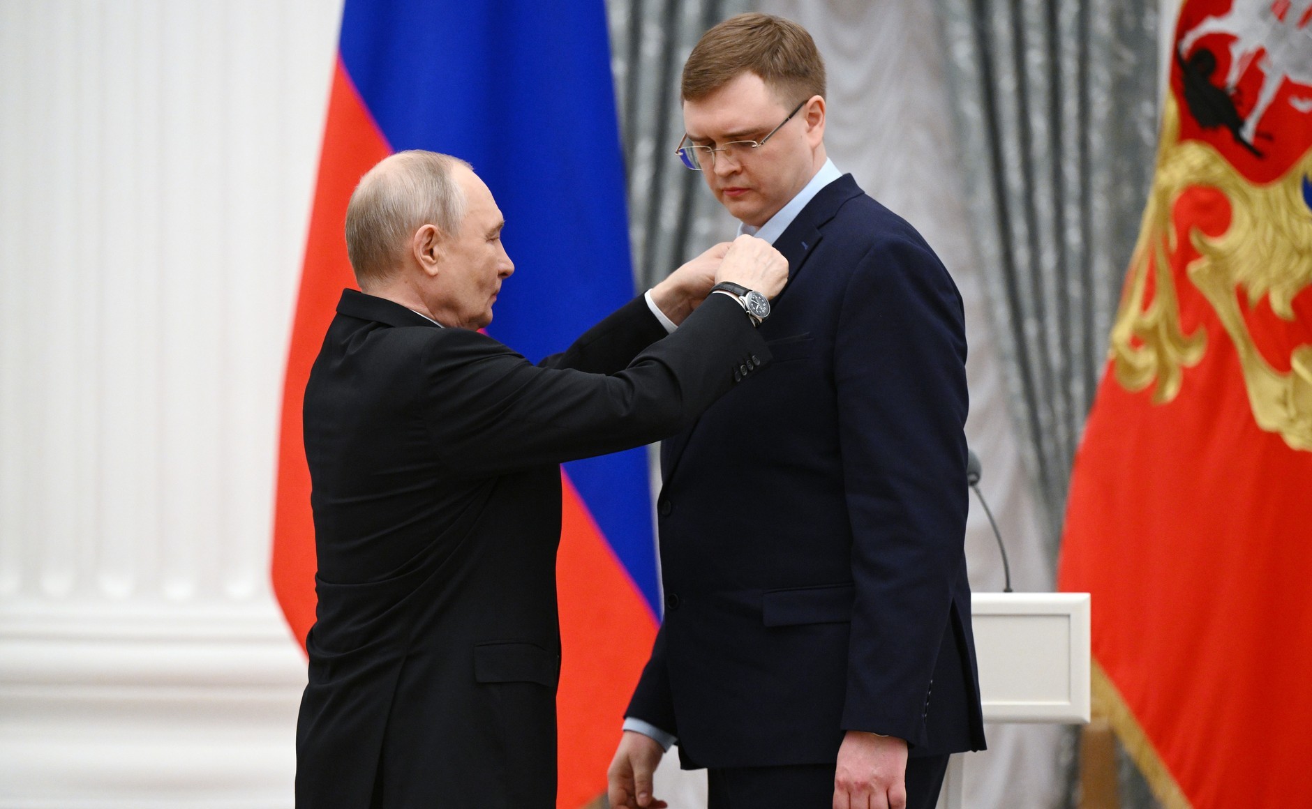 瓦洛佳小朋友  总统青年科学家科学与创新奖颁奖仪式在2月8日俄罗斯科学日前夕，弗