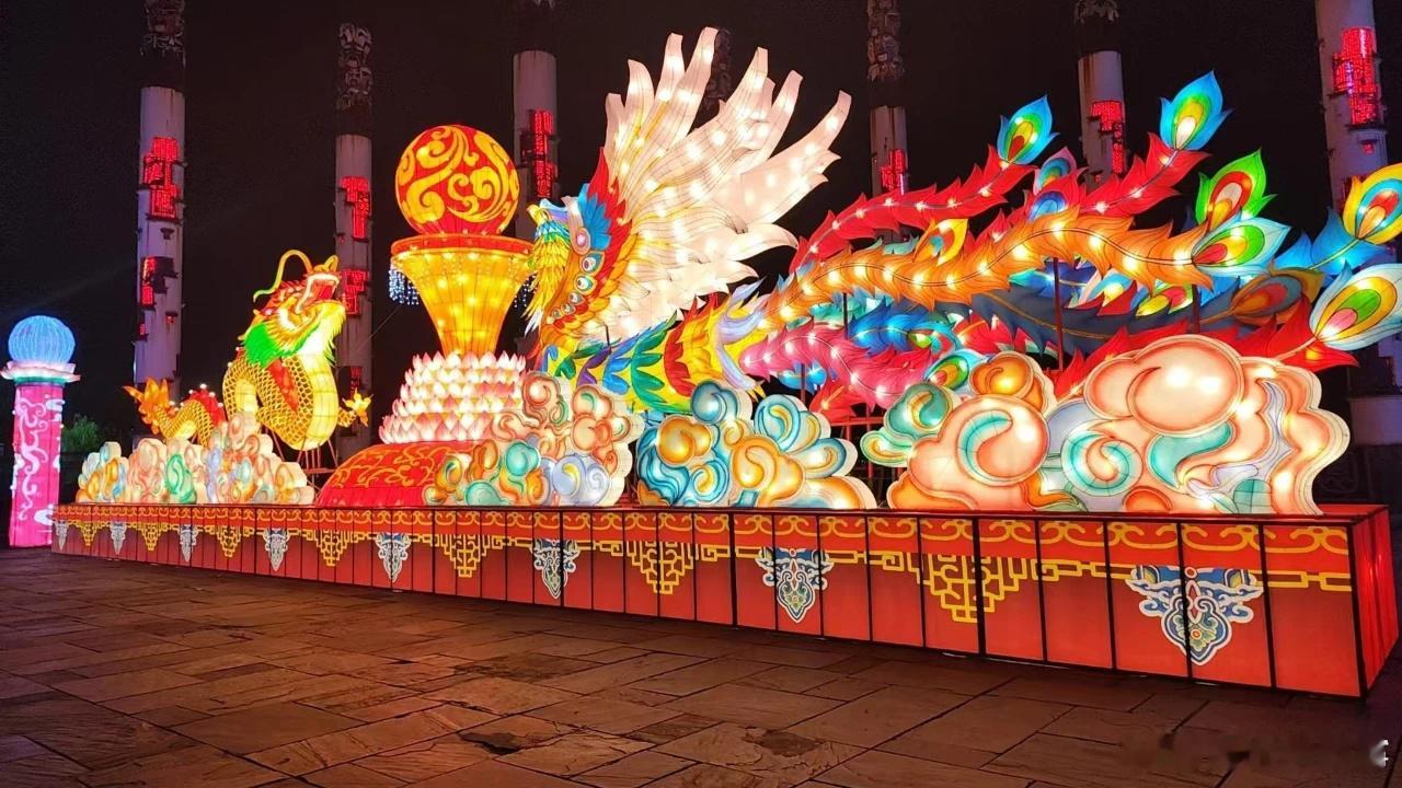 【#合肥这里灯火璀璨将持续2个月#】8月30日，位于长丰县岗集镇的中国（合肥）非