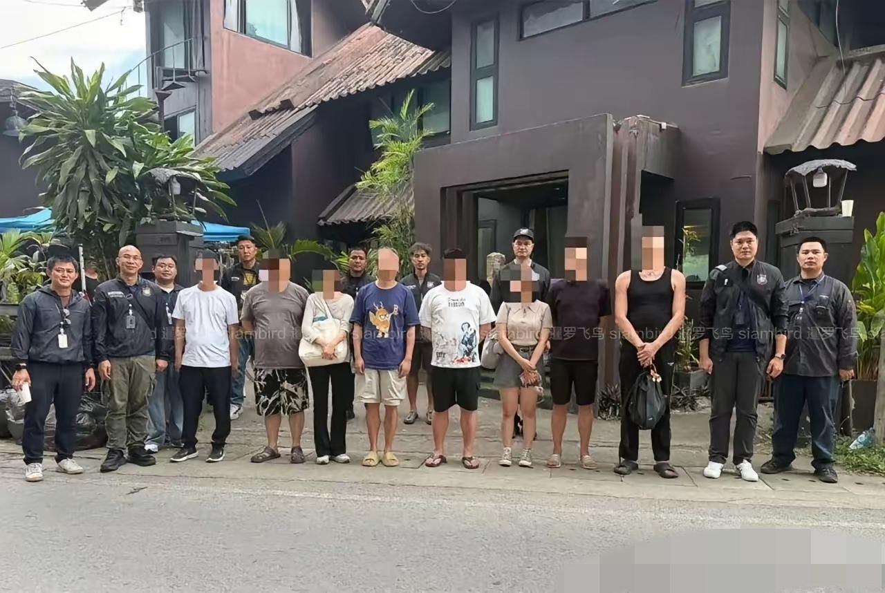 六男二女，是拍什么短剧的？


泰国警方突击检查，逮捕了八位大国公民。他们共有六