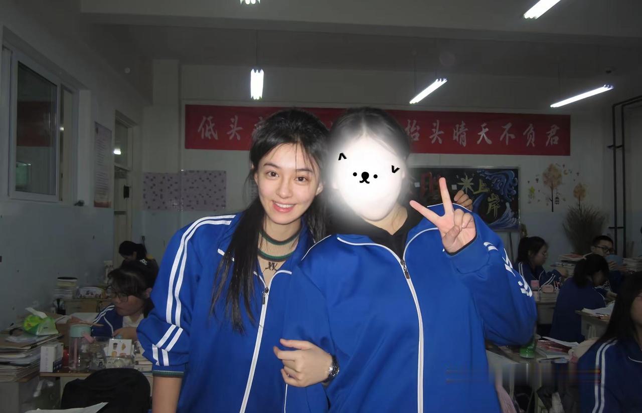 17岁的时候我会因为自己刚洗完的带着香气的蓬松的头发而高兴 会因自己今天有一点小