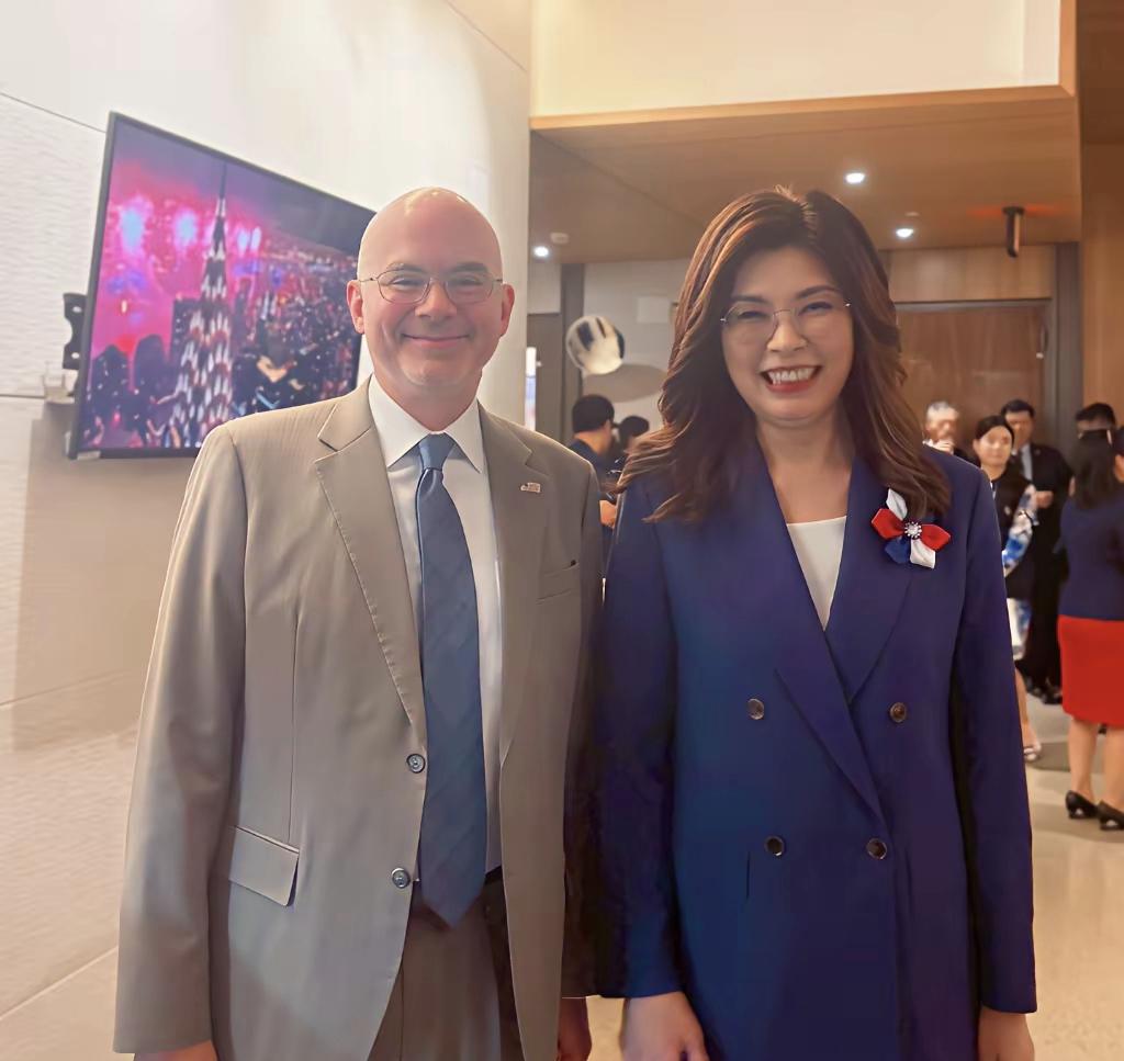 国民党主席郑丽文说，“今天(5月27日）很荣幸受谷立言处长邀请，出席AIT美国国
