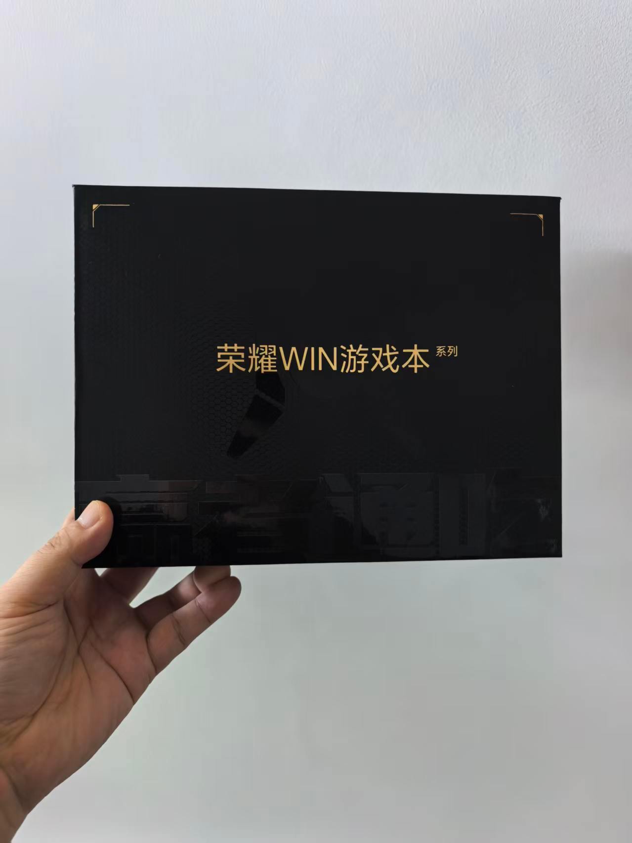 很久没有抽奖了，关注我和哥给大家送一个荣耀 win 笔记本发布会周边 ，主要是魔