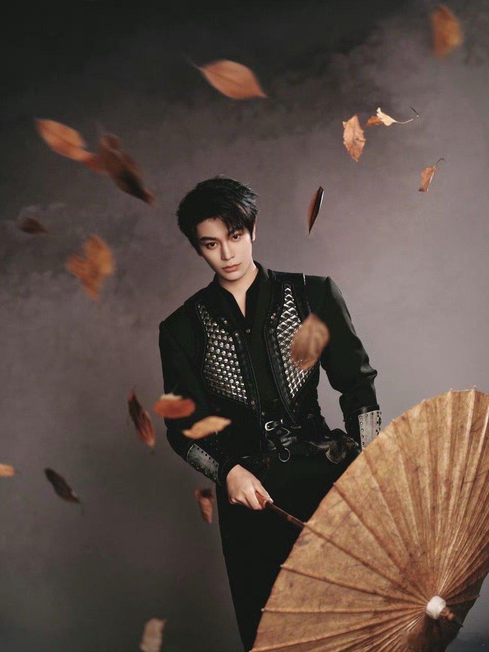 丁禹兮hi6造型大片丁禹兮hi6造型大片出炉！落叶卷刃，纸伞承情。卫韫今晚20: