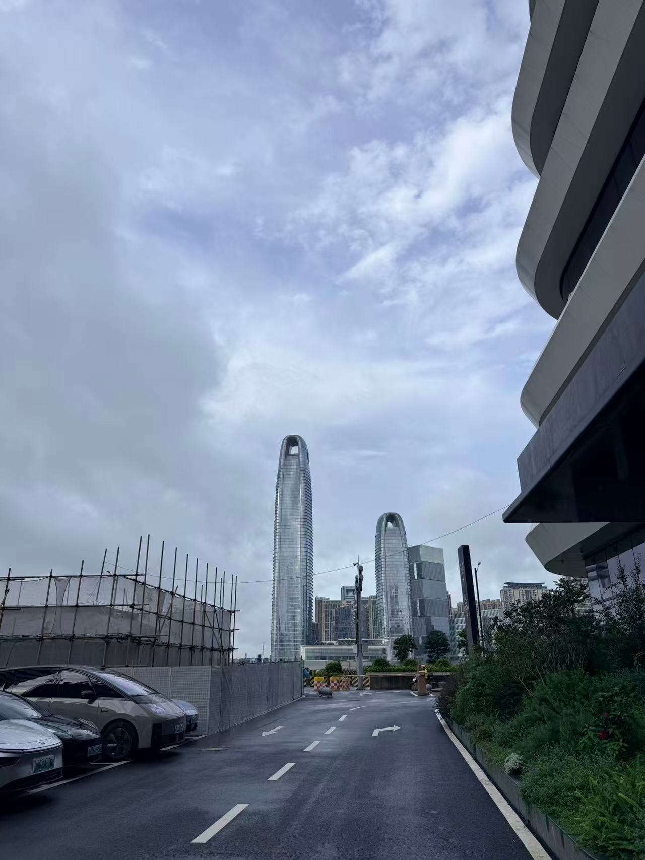 还以为周日飞天气好转飞机应该会准点，谁知道还是在半夜收到了延误信息，火速改签了更