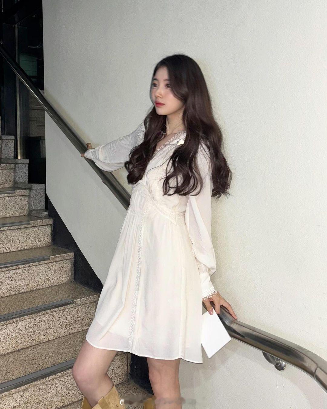 #明星私服搭配[超话]# 秀智suzy 明媚女神～👸 好美 ​​​