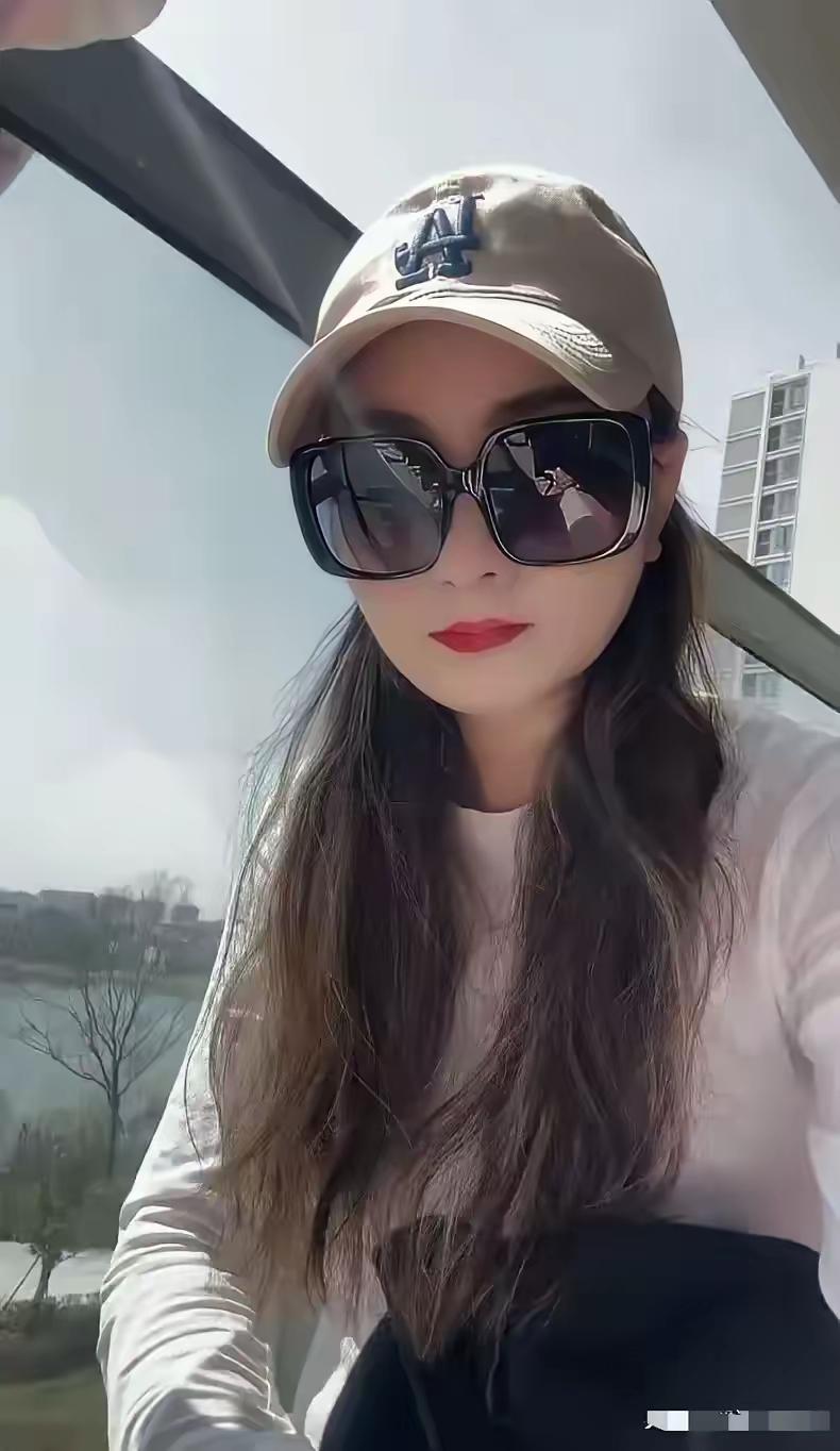 独生女因丈夫不同意接她爸来家里住果断离婚，一句话打脸所有人
 
我认识一个独生女