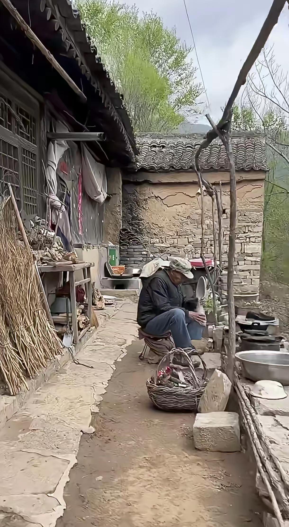 我发现一个有趣的事情
 
不管是谁，只要他子女争气，有一定成就，能给他长脸，他整