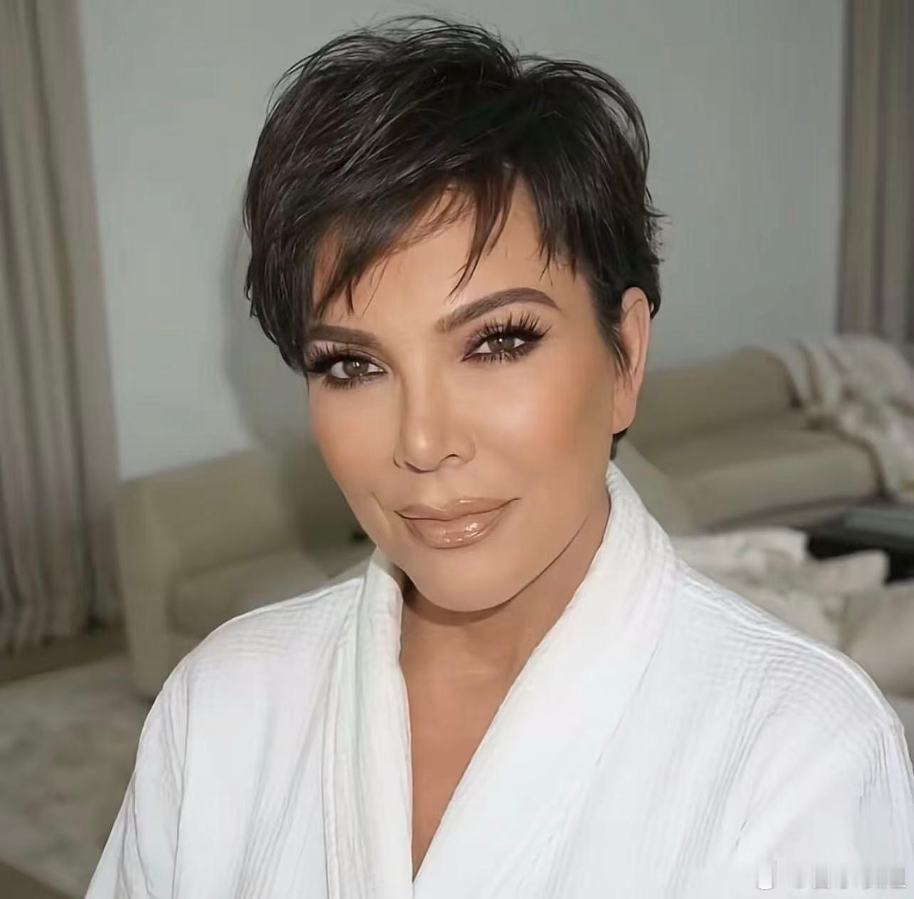 十二星座 卡戴珊的头像显化有点东西啊💅🏻 我朋友换上之后昨天闲某鱼爆单了，给