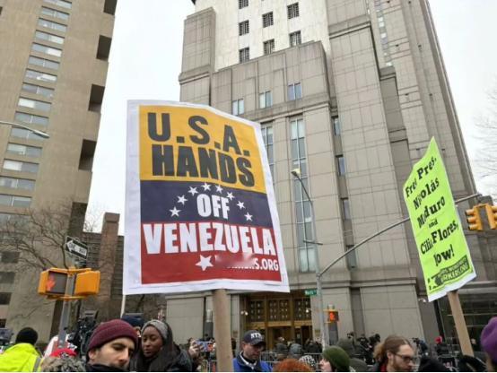 委内瑞拉又给世界做了一回镜子。
 
三个月前，特朗普拍着胸脯喊着要带委内瑞拉一起