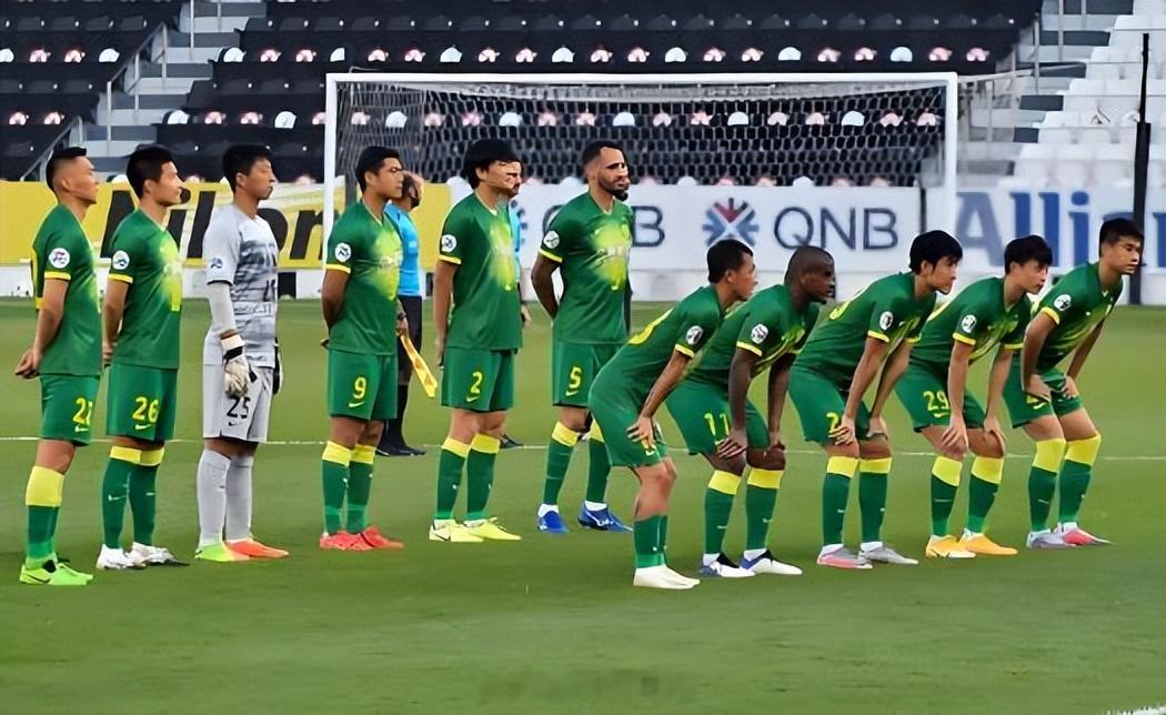 国安足协杯夺冠后 侯森捐奖牌让贤感动球迷北京国安3-0大胜河南队斩获足协杯冠军，