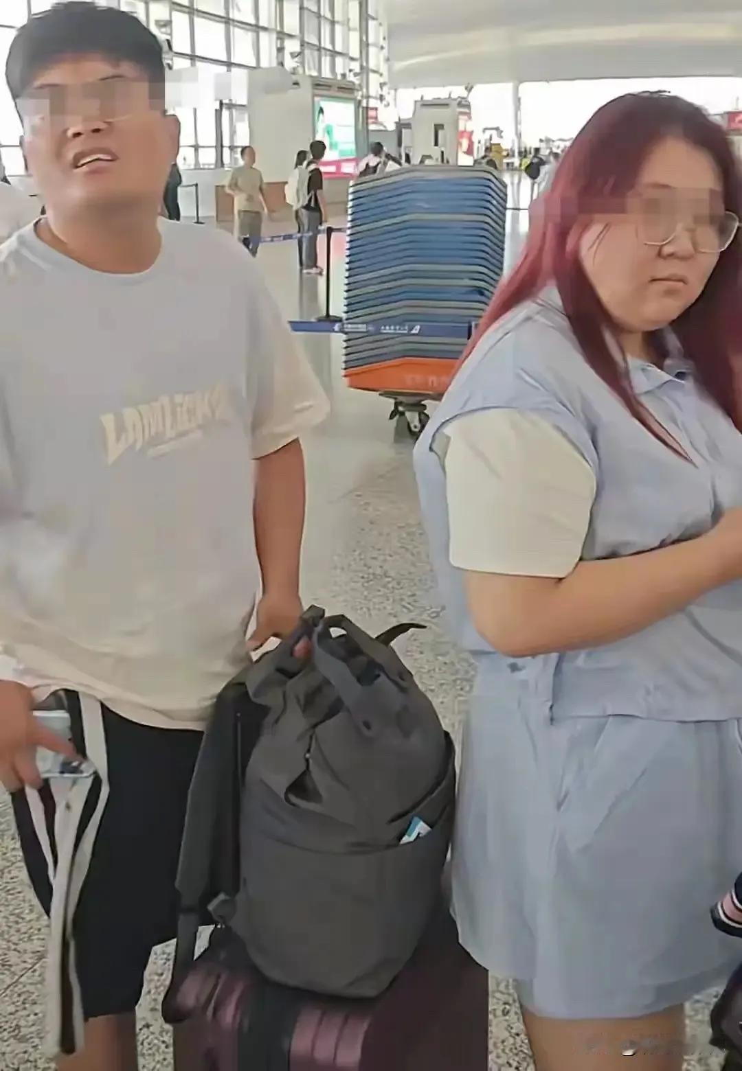 看了机场插队打人这事儿，
再次印证了老祖宗的话，
真的是
不是一家人，不进一家门