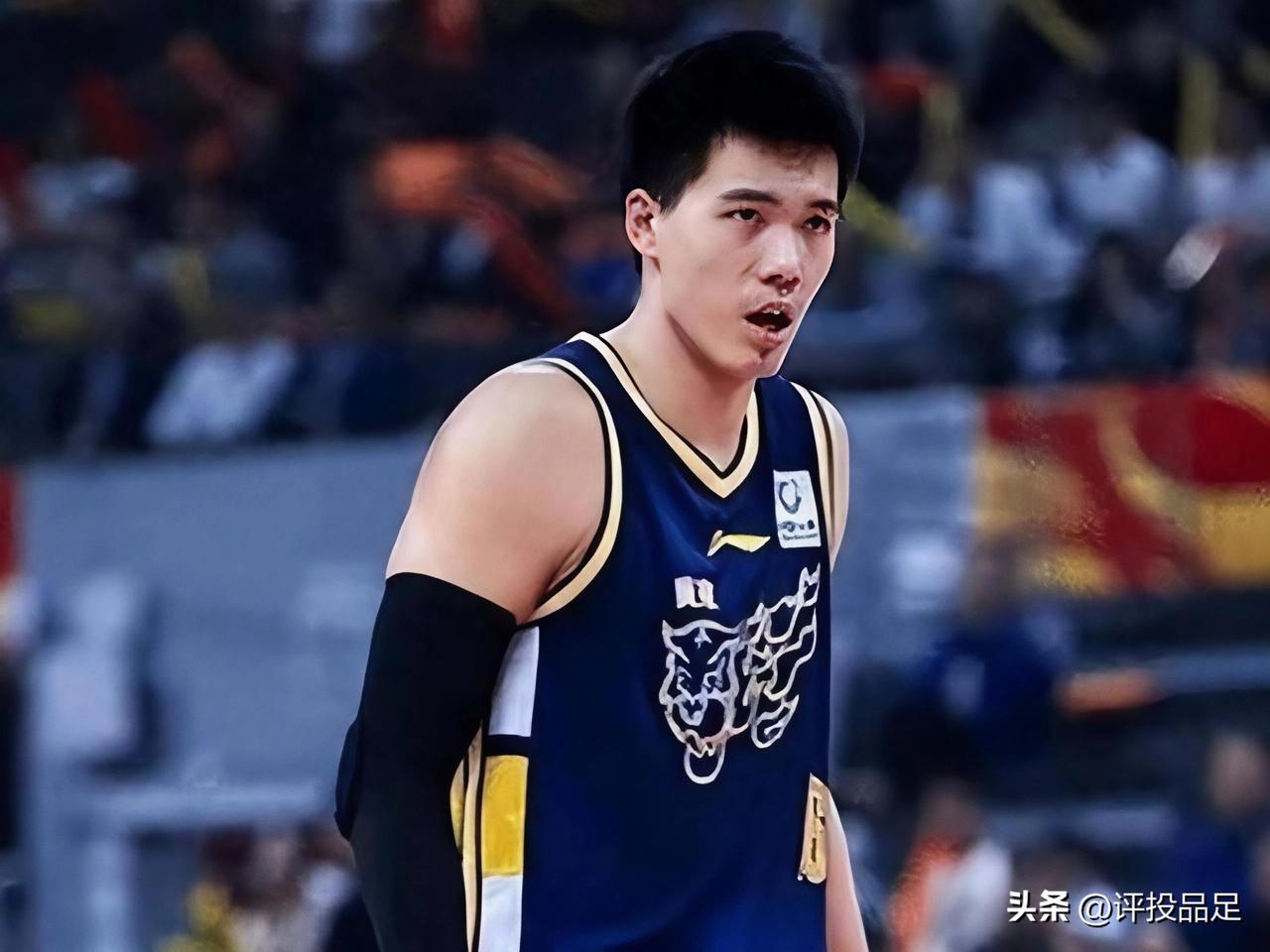 不知道杜锋会不会后悔？
当初用陈国豪+彰华非等年轻球员+现金换出焦泊乔。后者加入