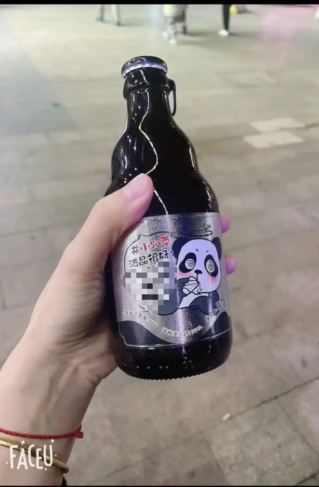 别把节日看得太重。做个俗人 爱钱 爱己 满眼都是钱，肤浅又快乐…”  🍻