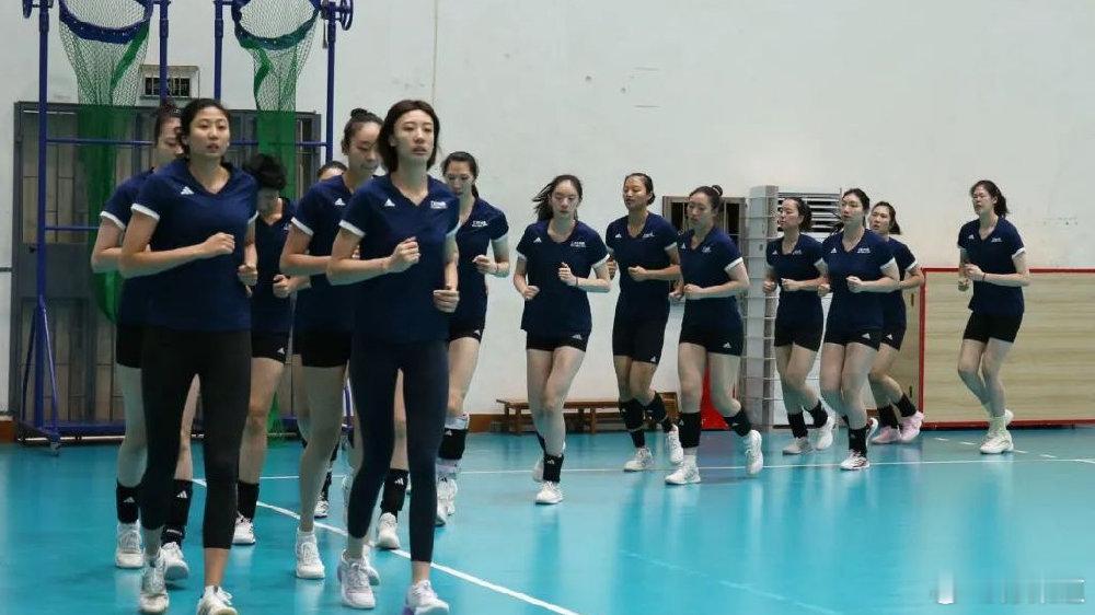 中国女排高意对于将高意征调入队，进入世锦赛的大名单。并且在近一阶段漳州集训中，副