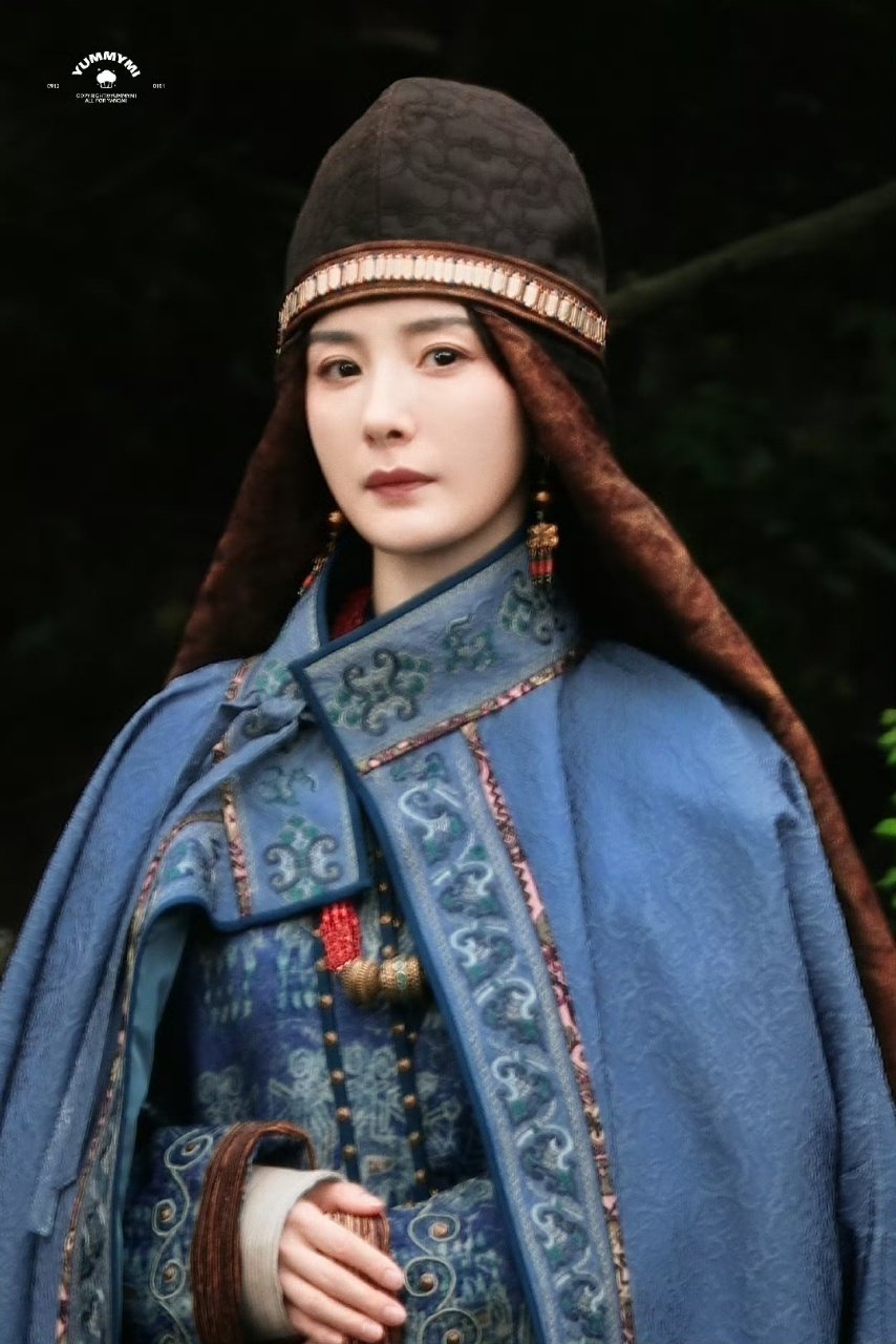 杨幂江山大同睥睨众生感 杨幂江山大同冯湮儿眼神戏，淡妆素衣气场也是直接拉满，睥睨