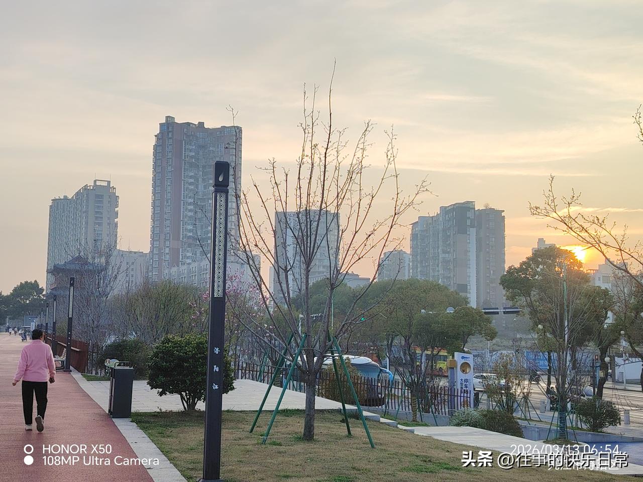 晒图笔记大赛2026年3月13日长江岸边晨练赏日出