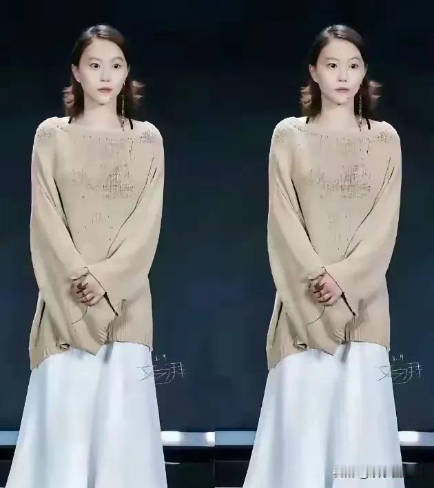 这个女孩摒弃那些奇装异服和怪异的装扮，打扮的文文静静的，终于有点像母亲了。
这是