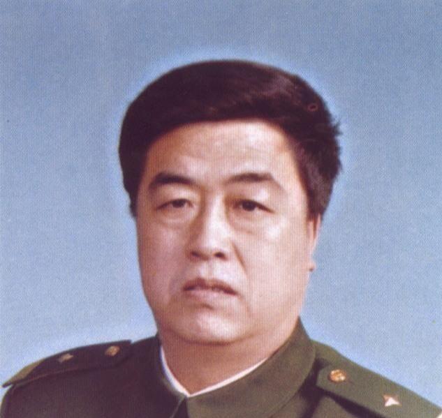 1996年，穆培文出任石家庄市委常委、市公安局局长。 彼时南三条日均客流量已突破