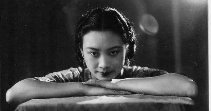 1946年3月17日，南京郊外雷雨交加，一架美制运输机一头撞上岱山，机毁人亡。机