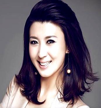 “年花百万还喊穷？”闫学晶直播一句吐槽，评论区直接翻车。
 

横店群演一天15