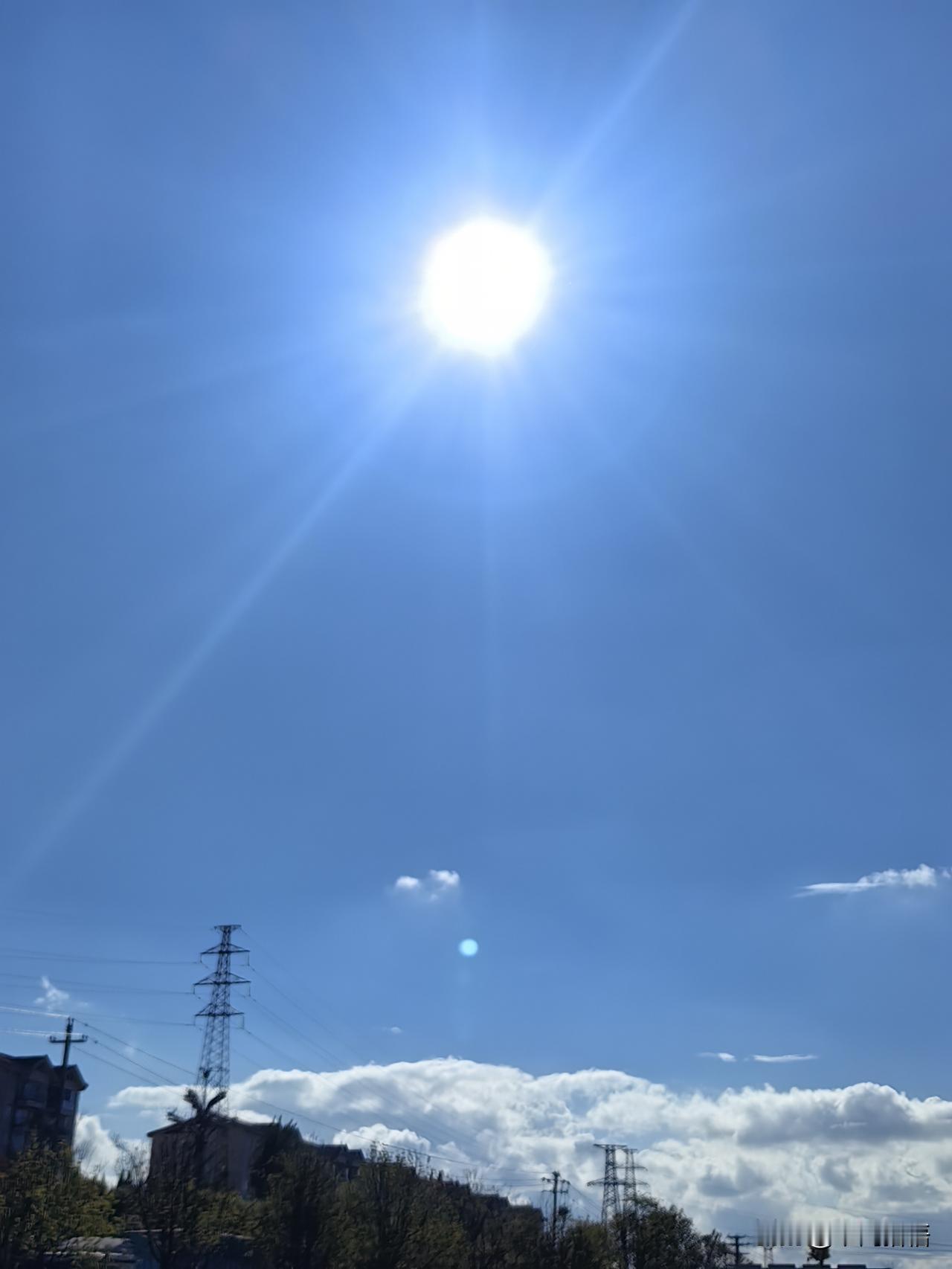 一位减肥专家说：
“你只要饿60天，就六十天，早上正常吃，中午八分饱，晚饭四点前
