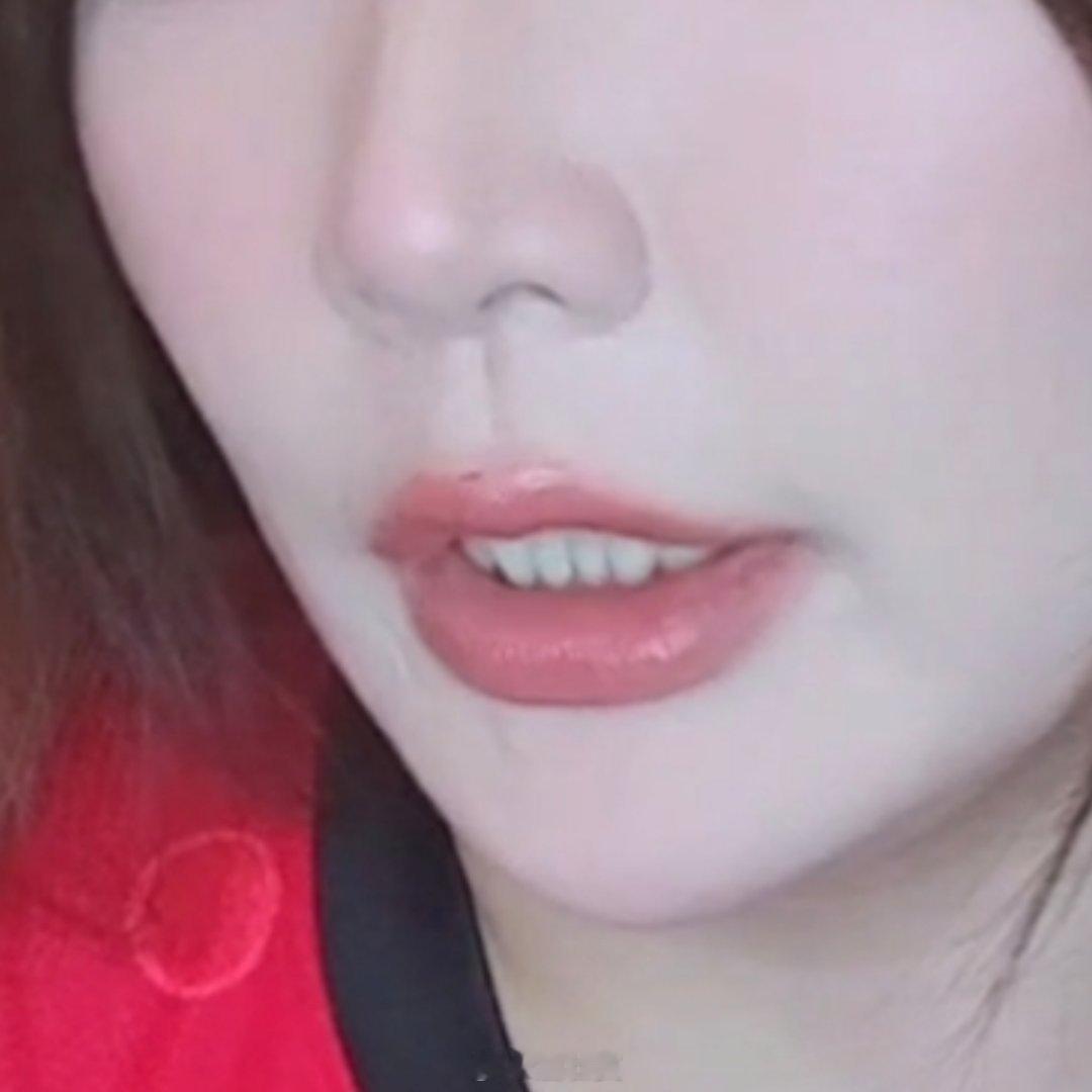 谢谢好心人提醒我自己也是才发现，昨天拍的视频，嘴没擦干净！！！！！！！！！！可是