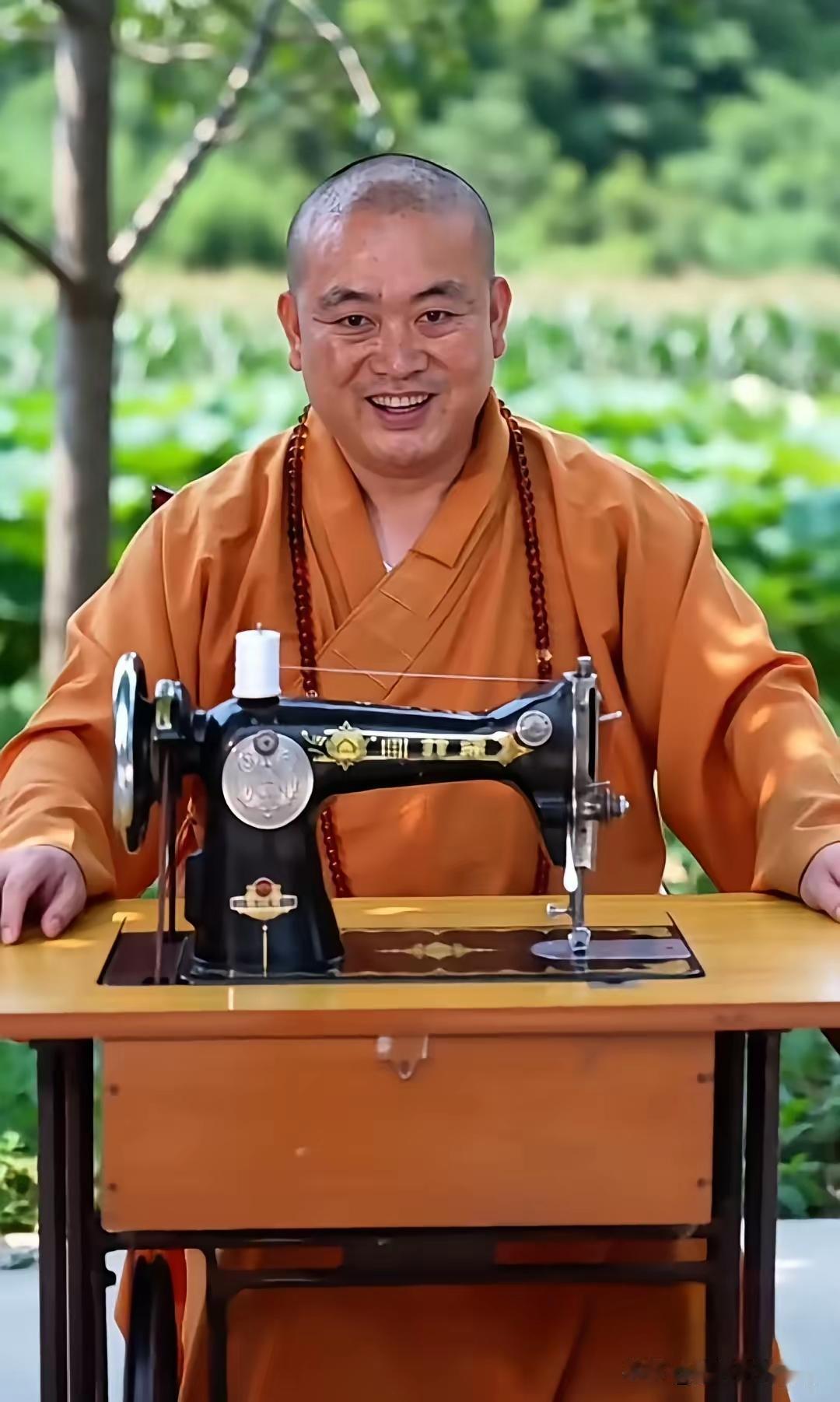已登缝纫机，
执行是有期。
任你神通打，
进去都老实。