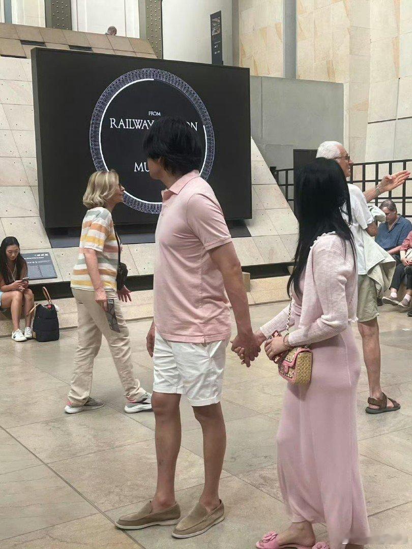 秦昊肚子没认出秦昊 ​​​什么时候这么胖了…… ​​​