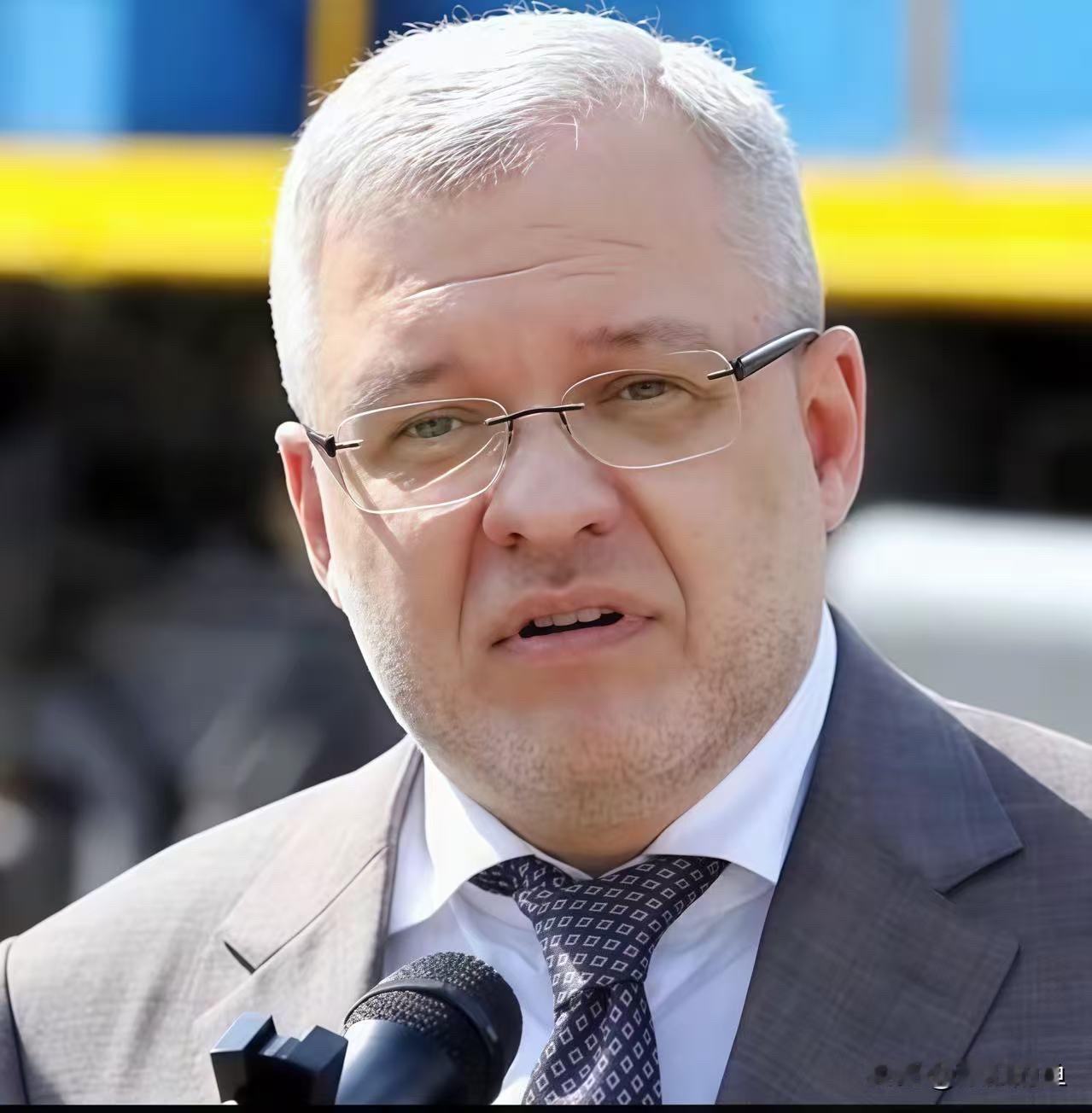 11月8日，乌克兰能源部长凌晨宣，乌克兰基辅等多地再度被刺耳的空袭警报划破宁静。