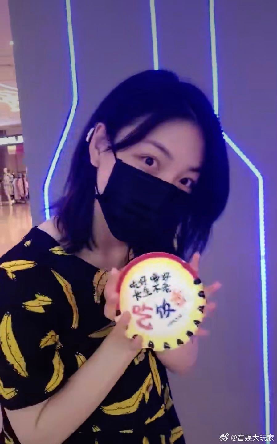 刷到吴莫愁给庾澄庆的庆生视频了，建议内娱开个"最佳持久整活奖"，吴莫愁蝉联14届