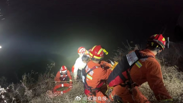 【毫不犹豫跳入南淝河，#合肥两名消防员勇救落水女孩# 】1月6日16时53分，合