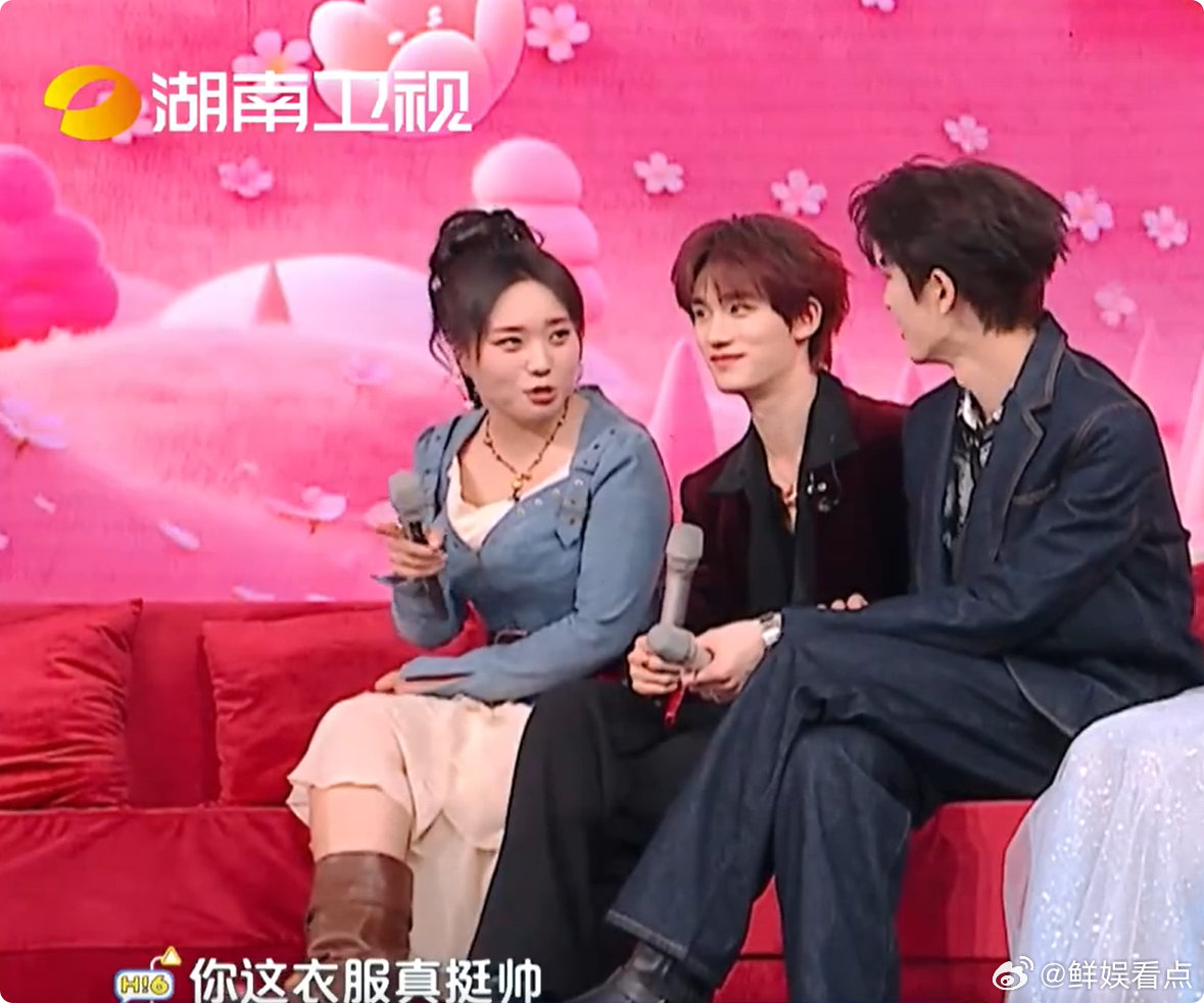 一时不知道李雪琴这是夸还是损李雪琴这句话真的太绝，一时分不清是夸衣服还是损杨迪，