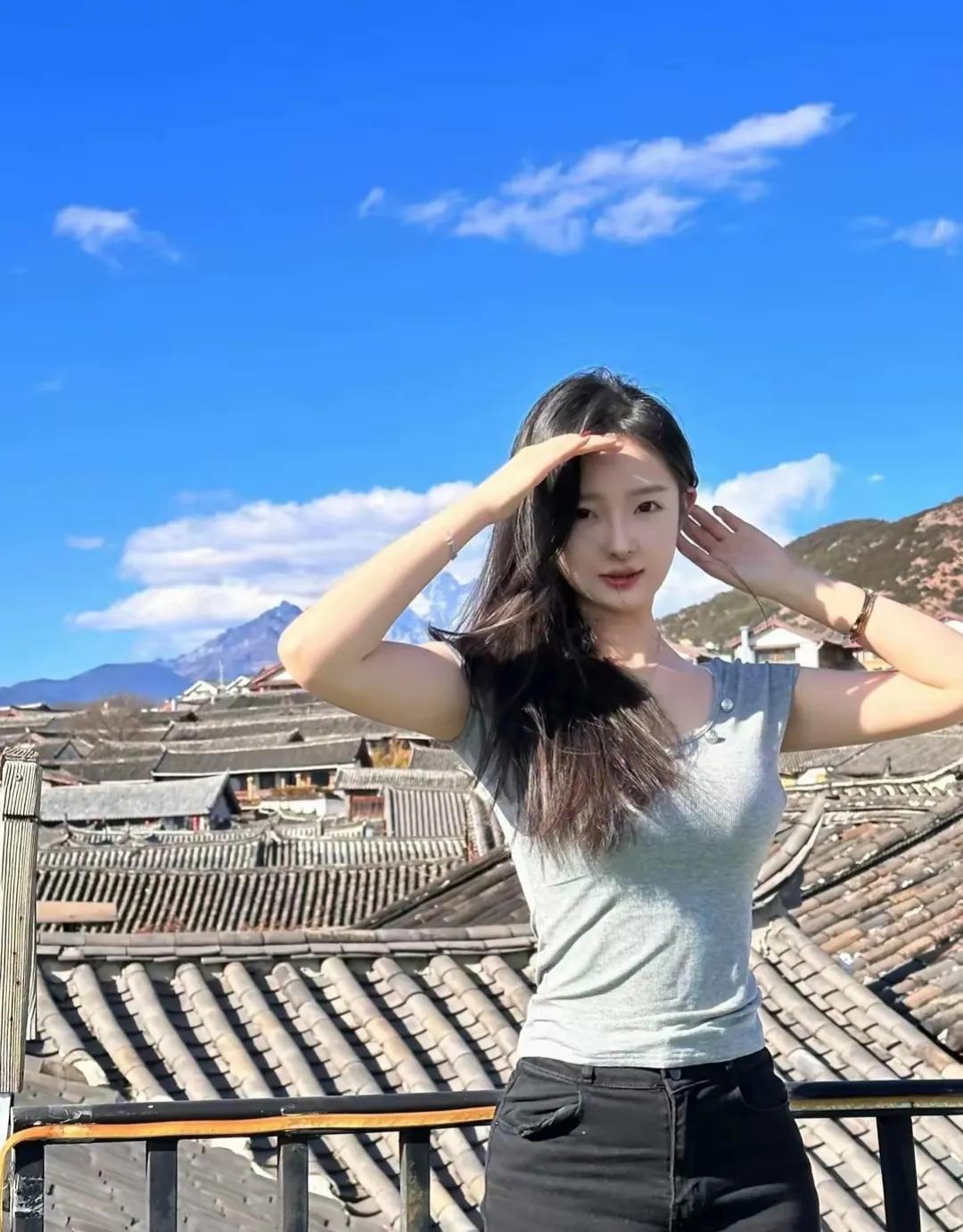 亲爱的朋友们！我是那个对美食有着无尽热爱，却神奇地保持着轻盈体态的“爱吃还不胖”